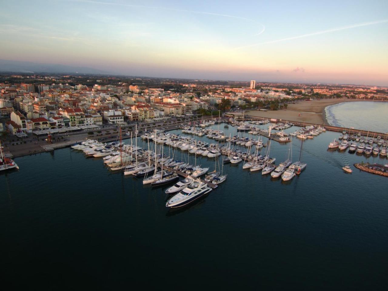 Apartamentos Cambrils Playa Spa Екстериор снимка